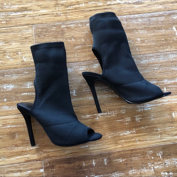 Forever 21 Slip On Black Stiletto Booties size 7 - Picture 2 of 8
